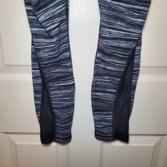 Lululemon Train Times 7/8 Pant Low Tide Alpine White Black / Black Size 8 - Picture 6 of 9